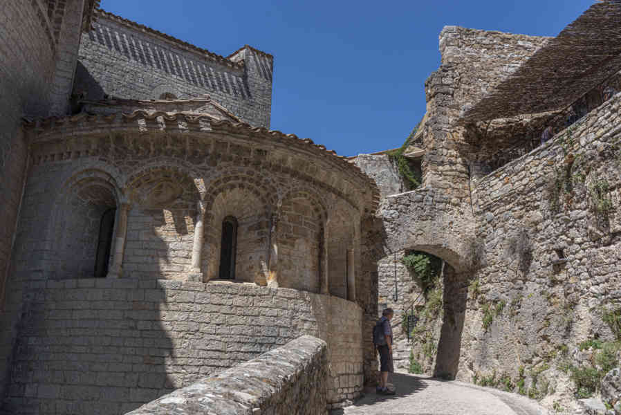 Francia - Saint-Guilhem-le-Désert 008 - abadía de Gellone.jpg